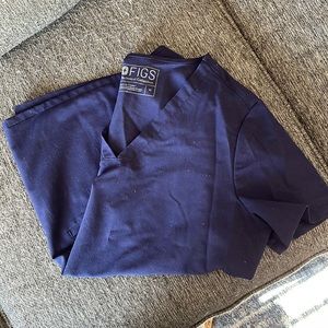 Figs Casma three-pocket scrub top in navy
